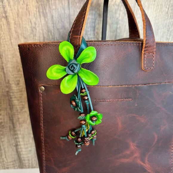 Daisy Flower Leather Bag Charm Leather Purse Crossbody Keychain NEW - Picture 1 of 6